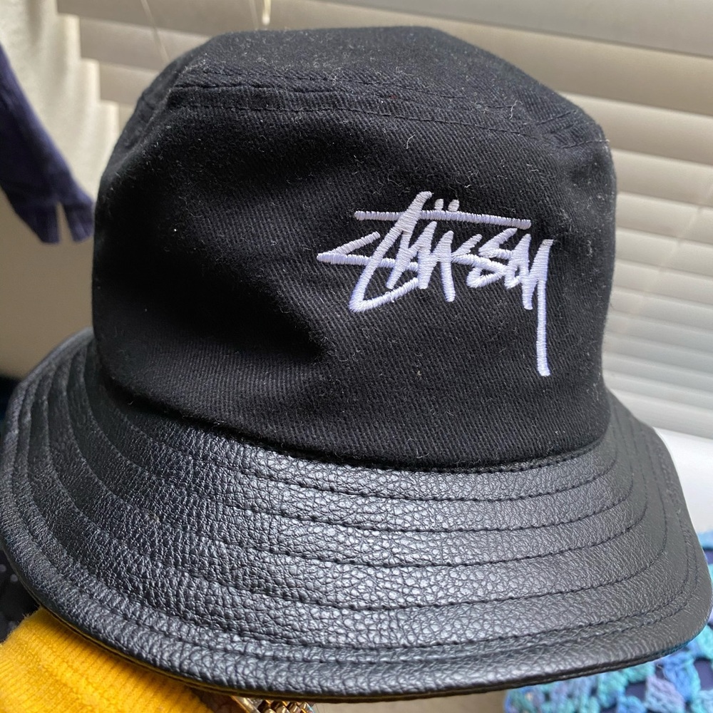 Stüssy bucket hat